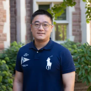 Yiqin 	 Zhu	